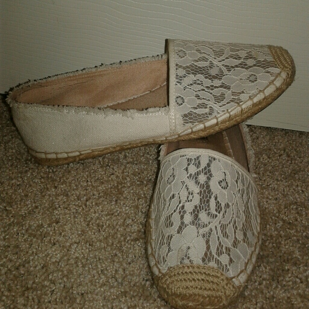 Creame colored women's flats